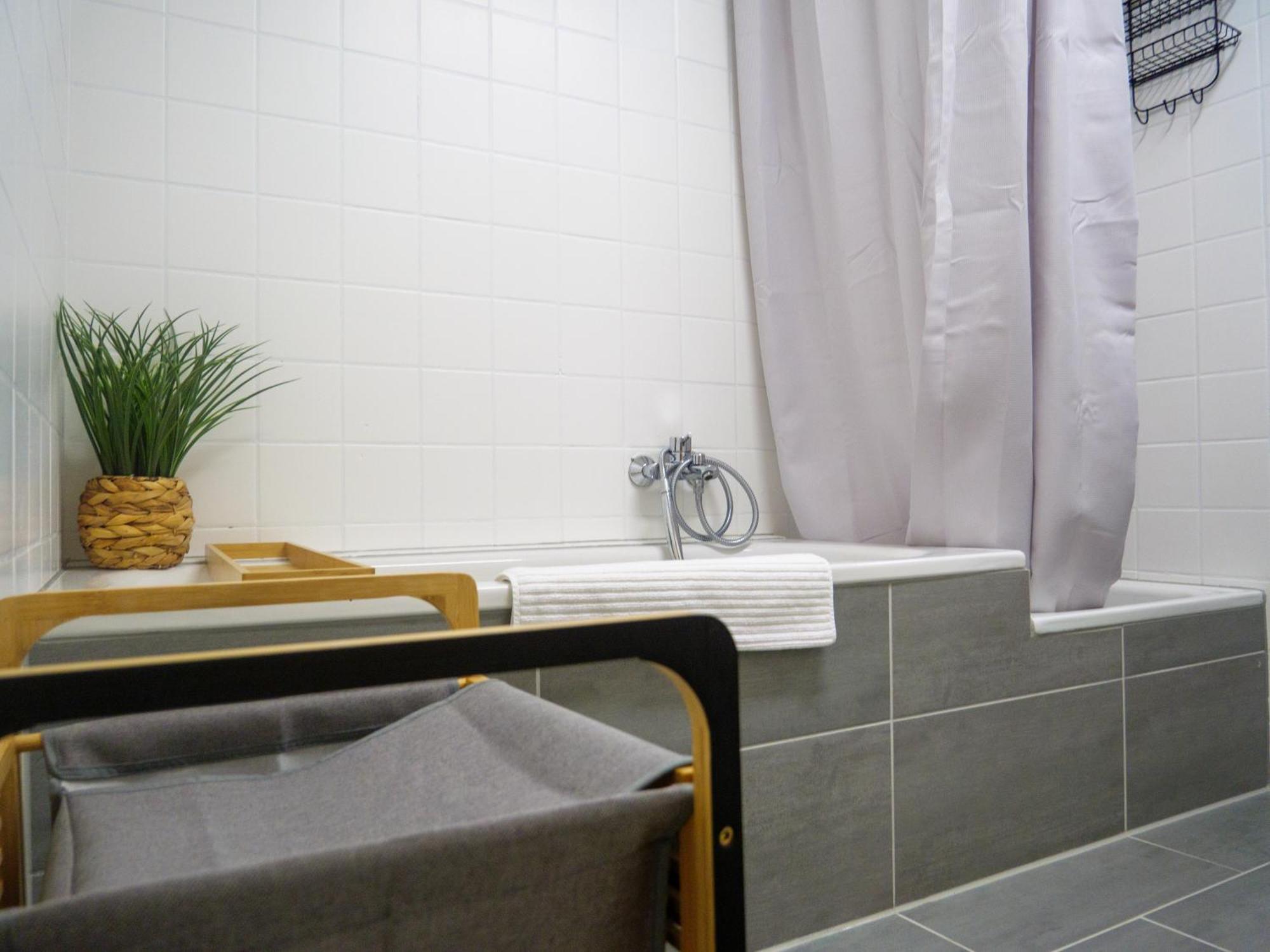 Amao-Brown I Exklusives City-Apartment I 85Qm I Privatparkplatz & Komfort I King-Size Bed Lahr/Schwarzwald Kültér fotó